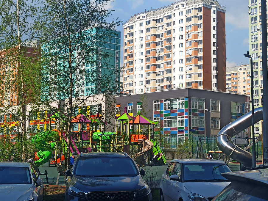 Продажа 3-комнатной квартиры, Москва, Россия,    улица Вертолётчиков