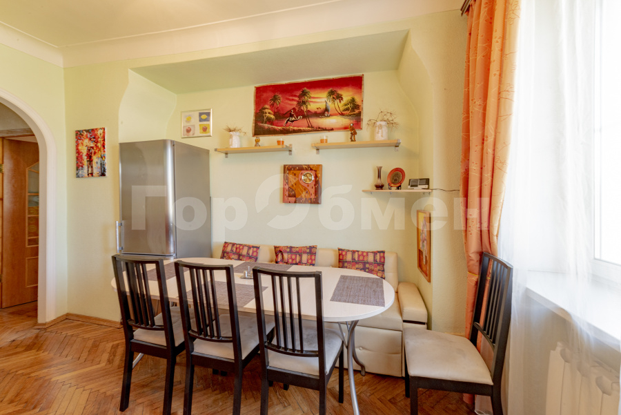 Продажа 4-комнатной квартиры, Москва, Россия,    Кропоткинский переулок