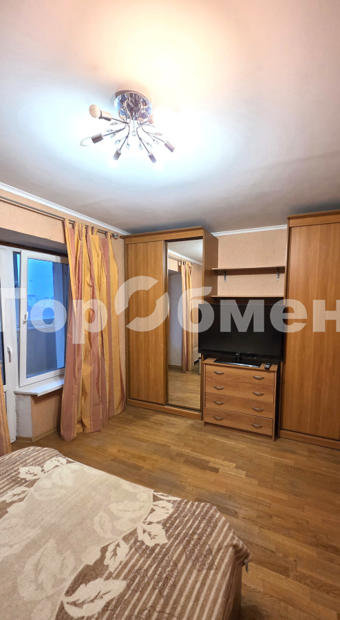 Продажа 3-комнатной квартиры, Москва, Россия,   улица Плющева