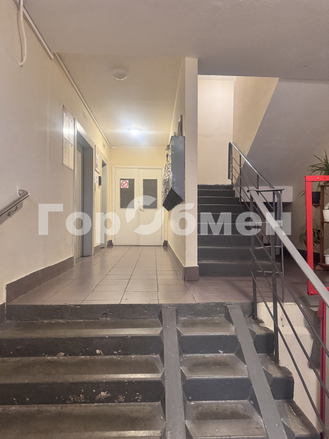 Продажа 2-комнатной квартиры, Москва, Россия,   Лукинская улица