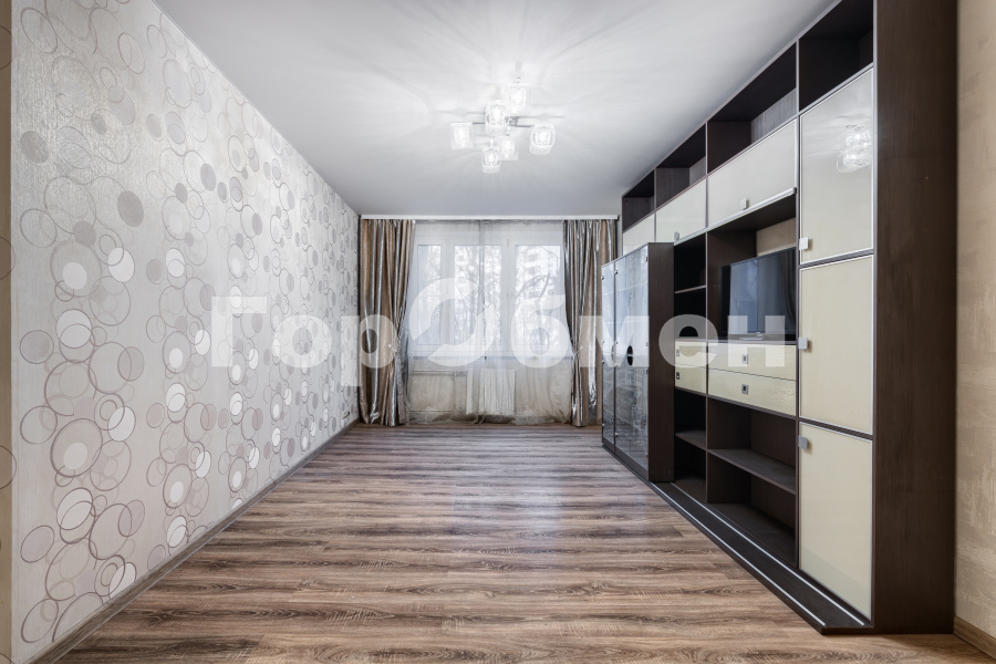 Продажа 3-комнатной квартиры, Москва, Россия,   Винницкая улица