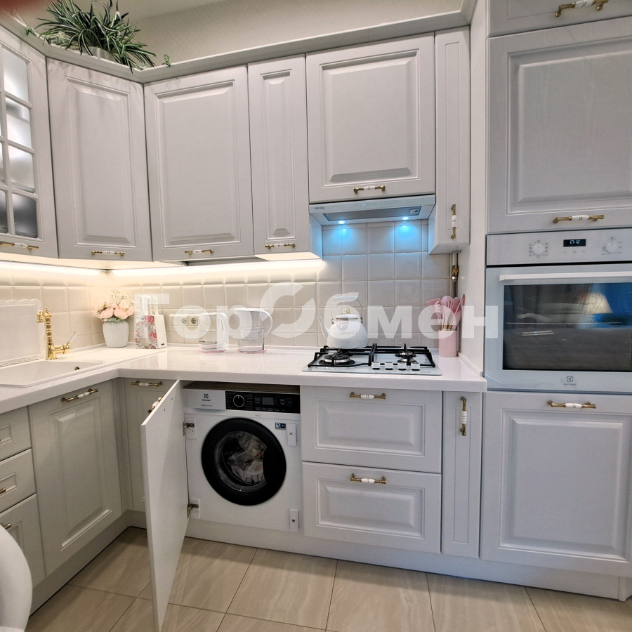 Продажа 3-комнатной квартиры, Москва, Россия,   1-я Владимирская улица