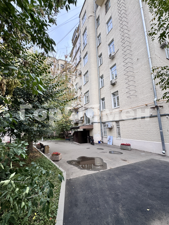 Продажа 3-комнатной квартиры, Москва, Россия,    Карманицкий переулок