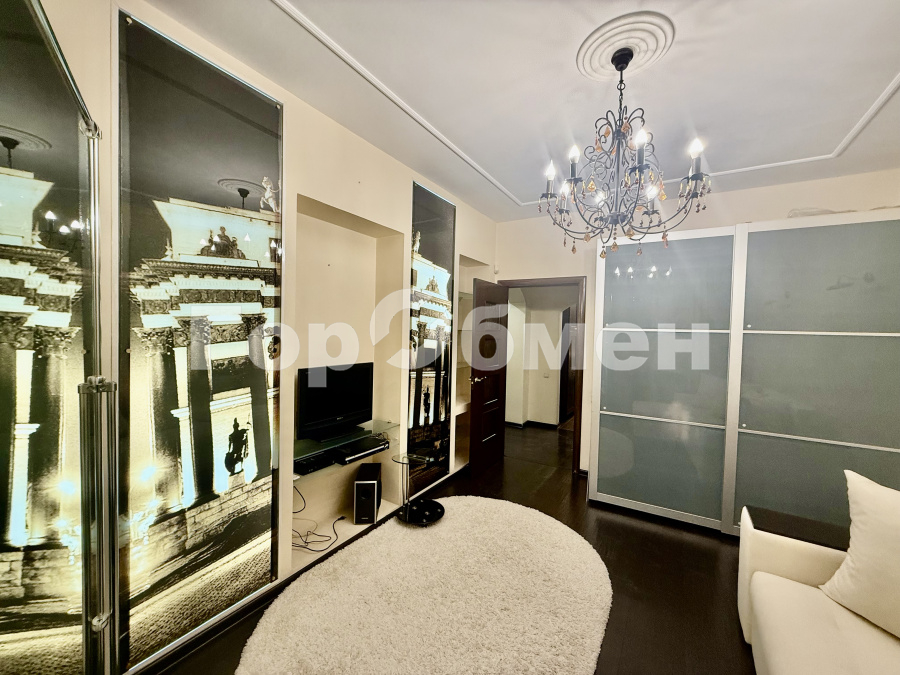 Продажа 2-комнатной квартиры, Москва, Россия,    Кутузовский проспект