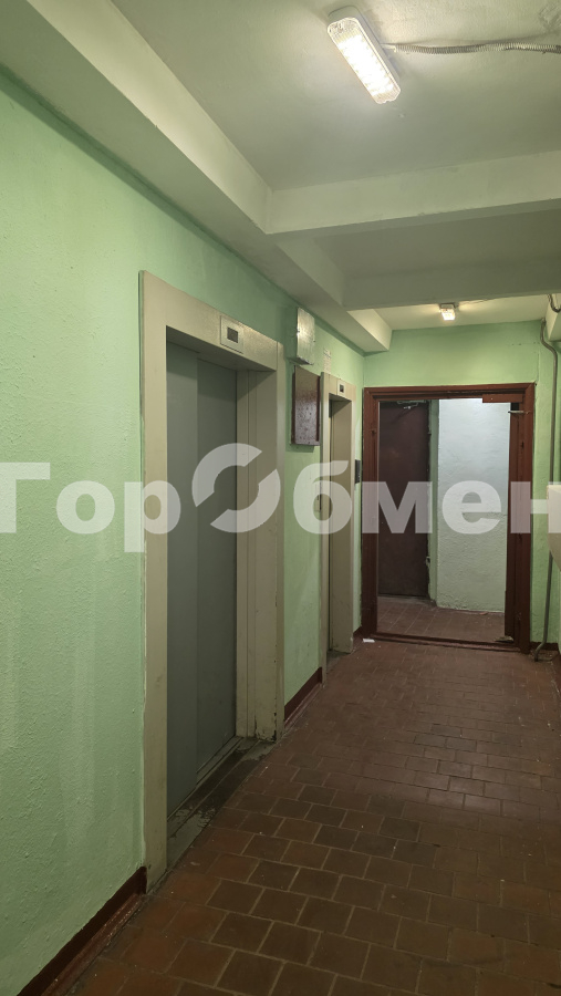 Продажа 3-комнатной квартиры, Москва, Россия,   улица Плющева