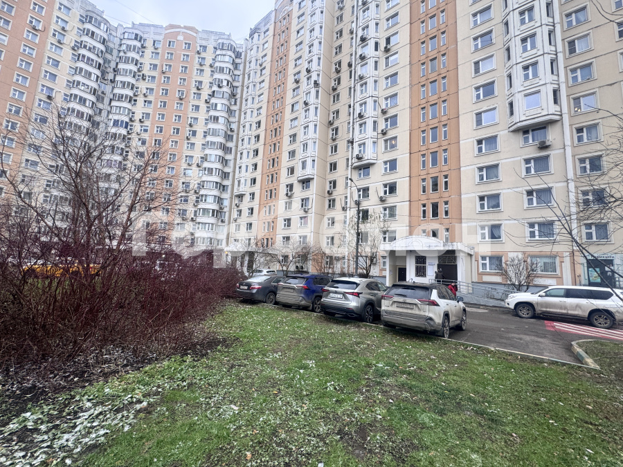 Продажа 2-комнатной квартиры, Москва, Россия,   Лукинская улица