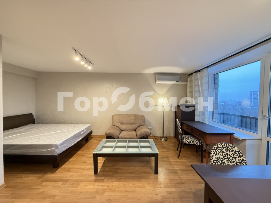 Продажа 1-комнатной квартиры, Москва, Россия,   Поклонная улица