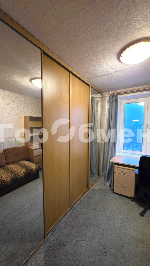 Продажа 3-комнатной квартиры, Москва, Россия,   улица Плющева