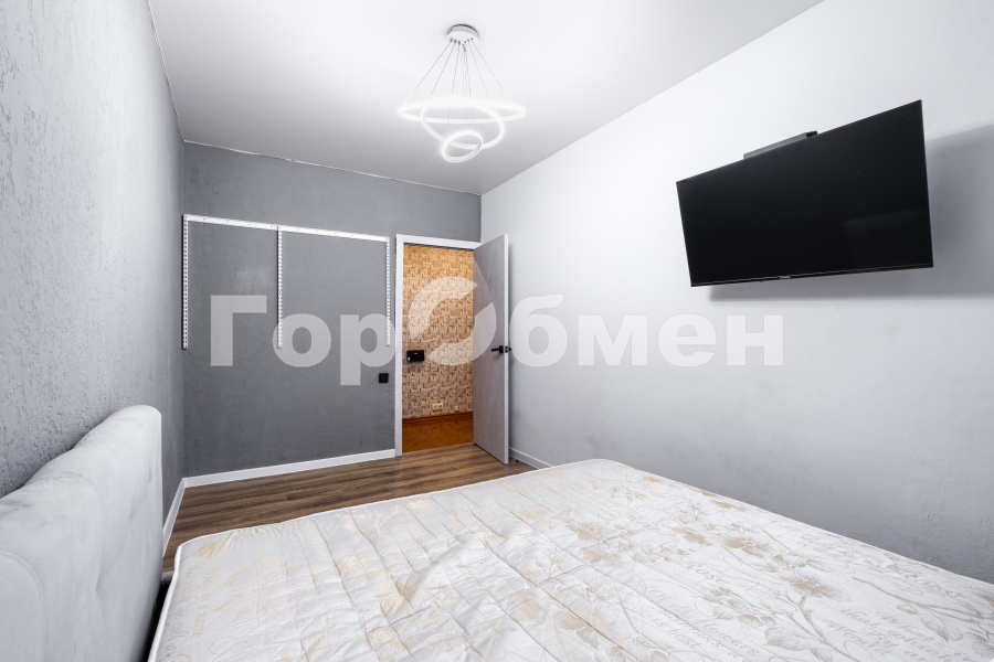 Продажа 3-комнатной квартиры, Москва, Россия,   Винницкая улица