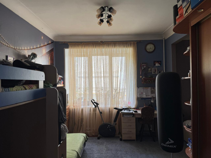 Продажа 2-комнатной квартиры, Москва, Россия,    Мантулинская улица