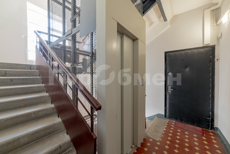 Продажа 4-комнатной квартиры, Москва, Россия,    Кропоткинский переулок