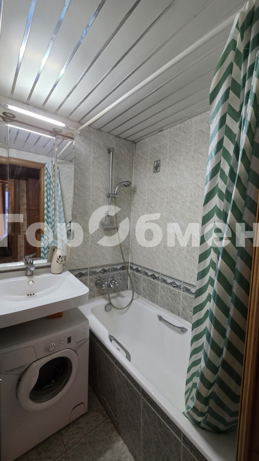 Продажа 3-комнатной квартиры, Москва, Россия,   улица Плющева