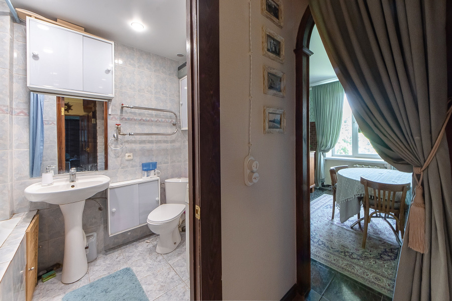 Продажа 2-комнатной квартиры, Москва, Россия,    Ленинский проспект