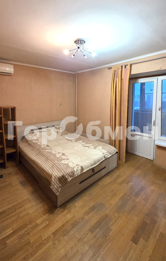 Продажа 3-комнатной квартиры, Москва, Россия,   улица Плющева