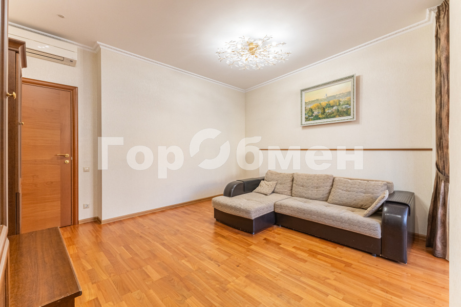 Продажа 2-комнатной квартиры, Москва, Россия,   Юровская улица