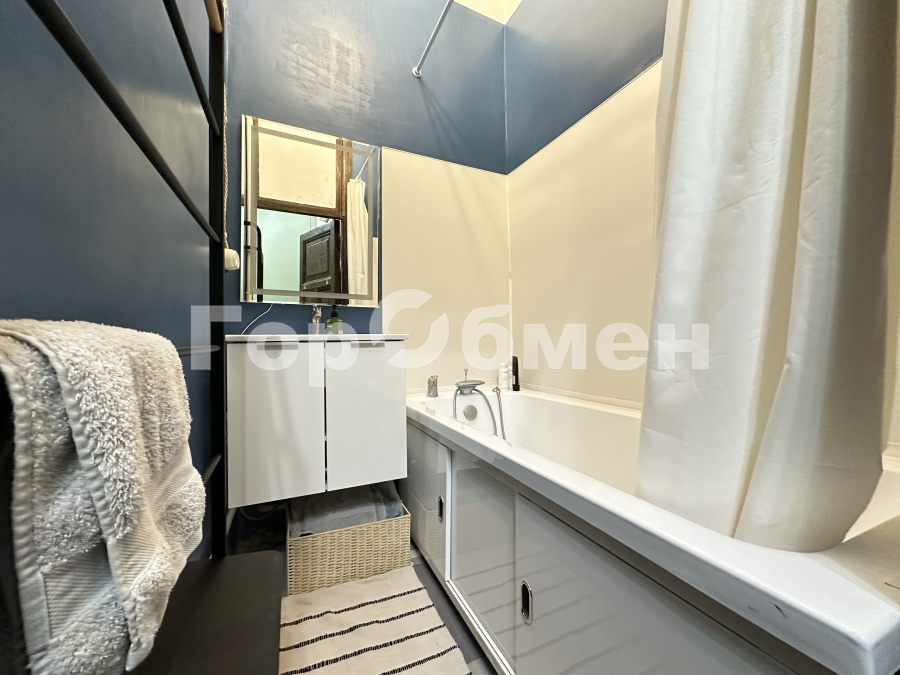 Продажа 3-комнатной квартиры, Москва, Россия,    Карманицкий переулок