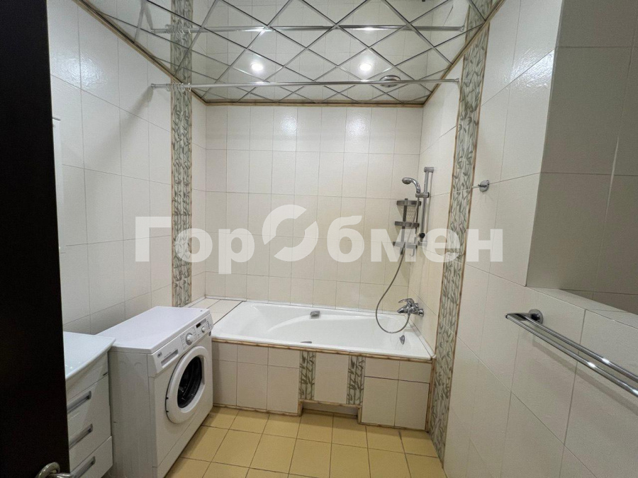 Продажа 3-комнатной квартиры, Москва, Россия,   улица Пырьева