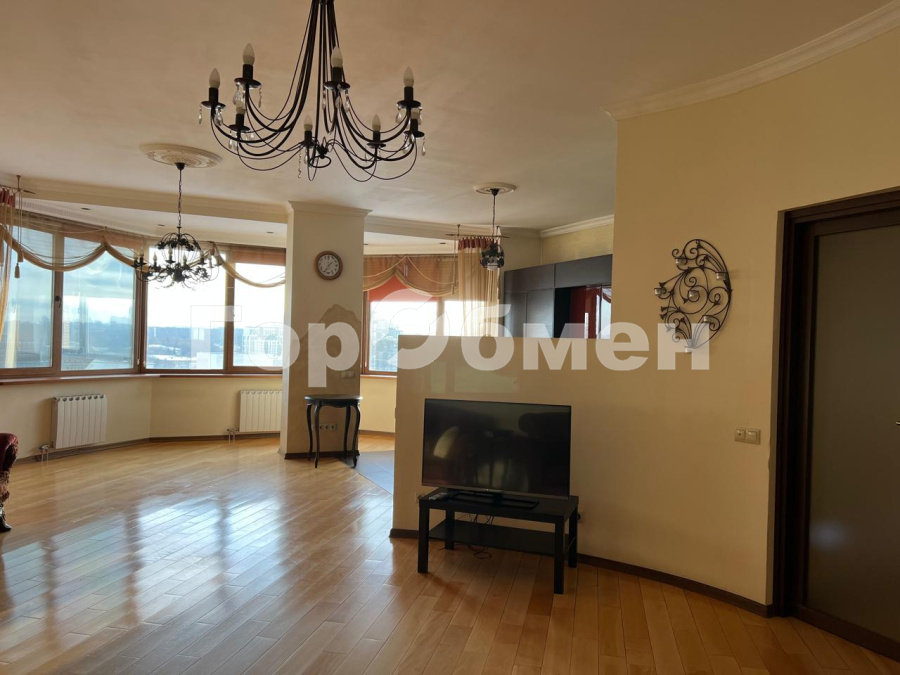 Продажа 3-комнатной квартиры, Москва, Россия,   улица Пырьева