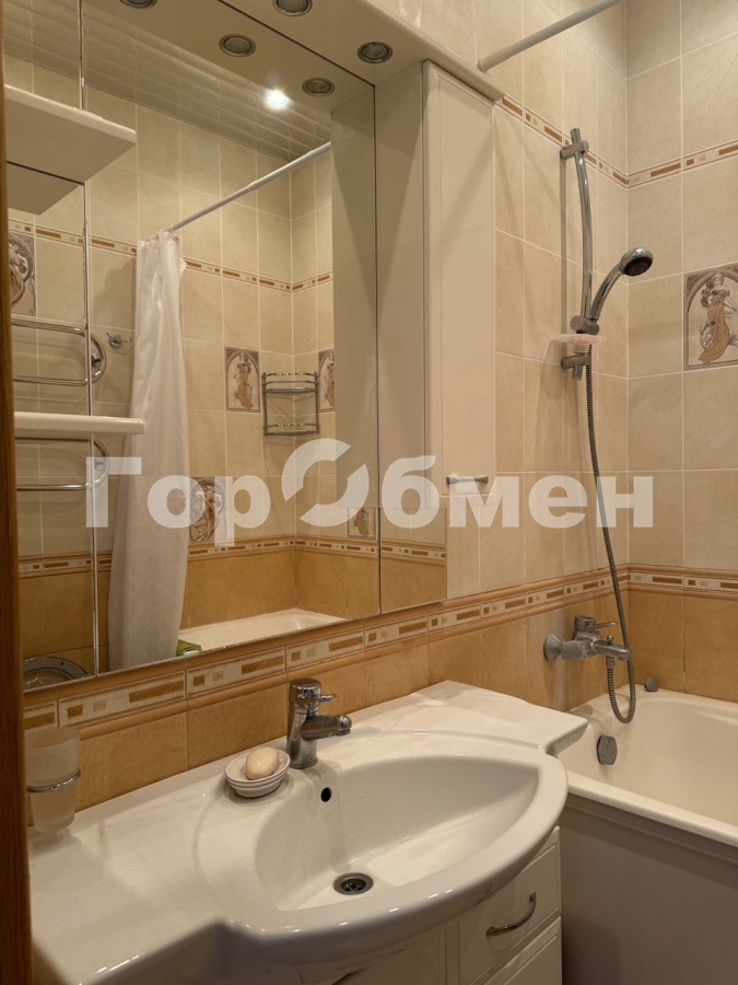 Продажа 2-комнатной квартиры, Москва, Россия,   Воротынская улица