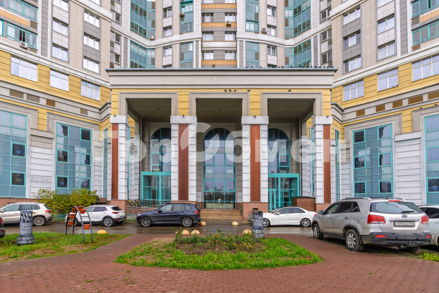 Продажа 2-комнатной квартиры, Москва, Россия,   Михневская улица