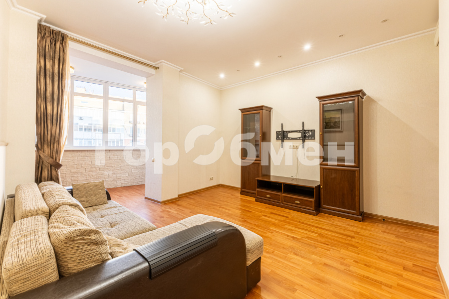 Продажа 2-комнатной квартиры, Москва, Россия,   Юровская улица