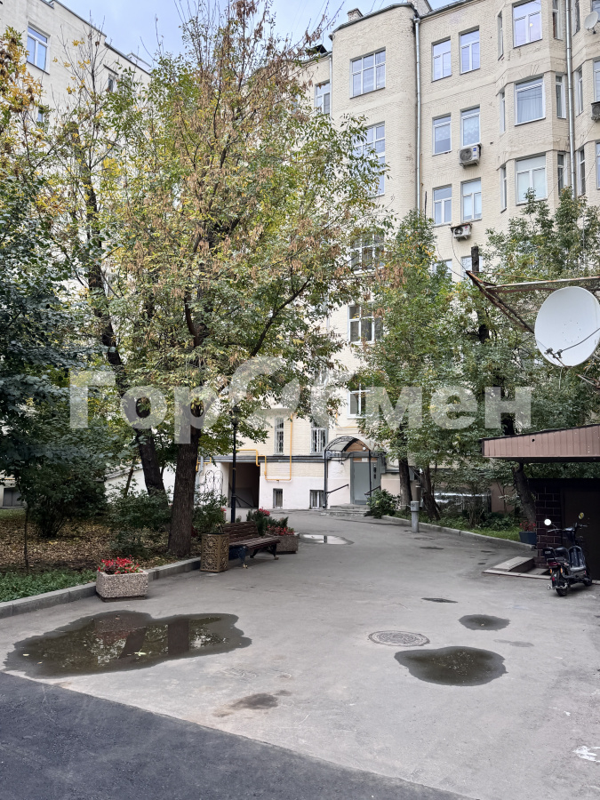 Продажа 3-комнатной квартиры, Москва, Россия,    Карманицкий переулок