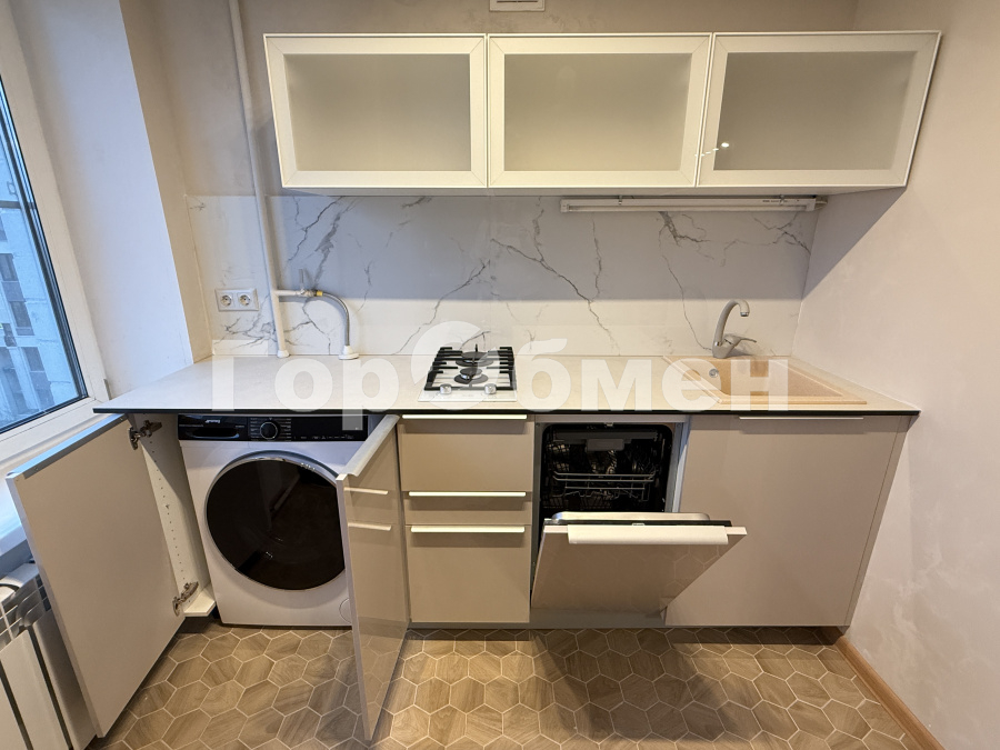 Продажа 1-комнатной квартиры, Москва, Россия,   Поклонная улица