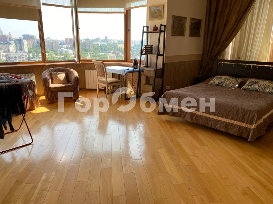 Аренда 3-комнатной квартиры, Москва, Россия,   улица Пырьева