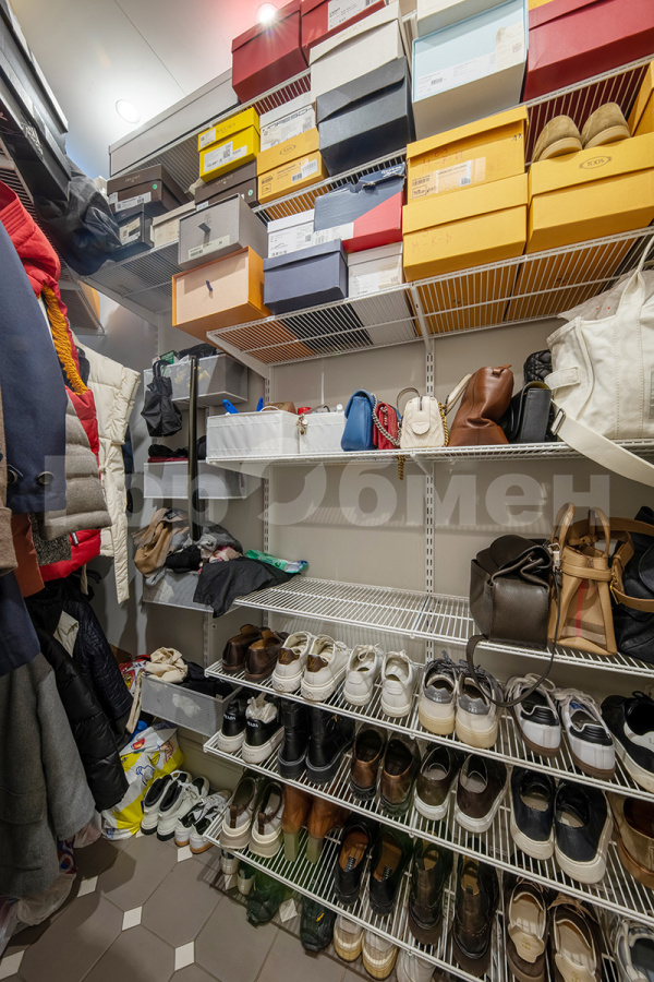 Продажа 3-комнатной квартиры, Москва, Россия,    Минская улица