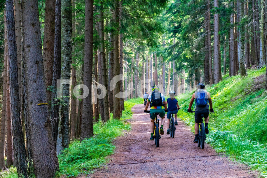 Продажа 3-комнатной квартиры, Москва, Россия,   улица Генерала Глаголева