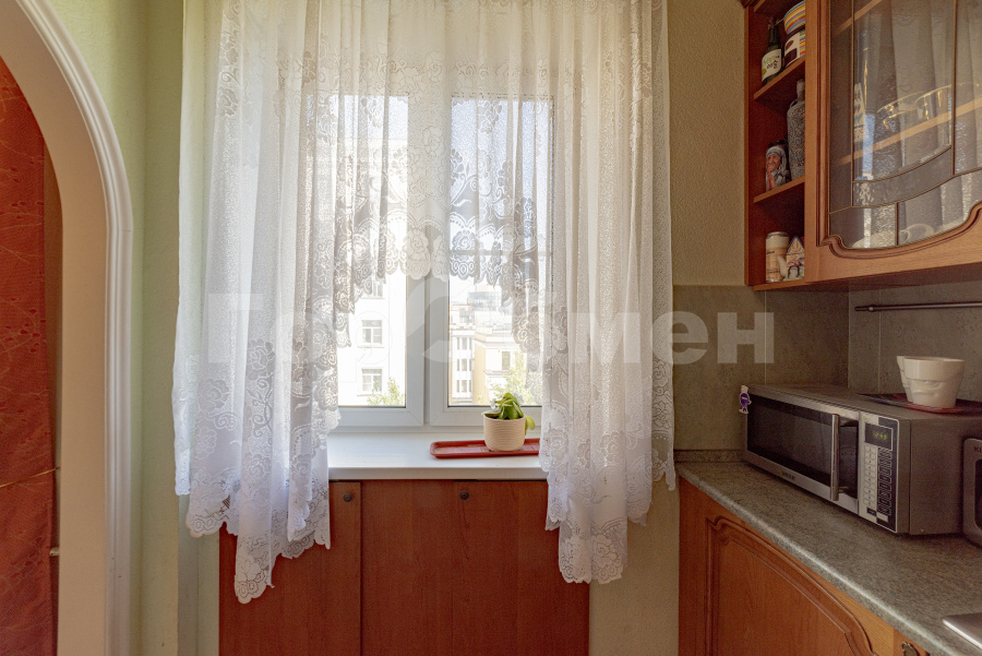 Продажа 4-комнатной квартиры, Москва, Россия,    Кропоткинский переулок