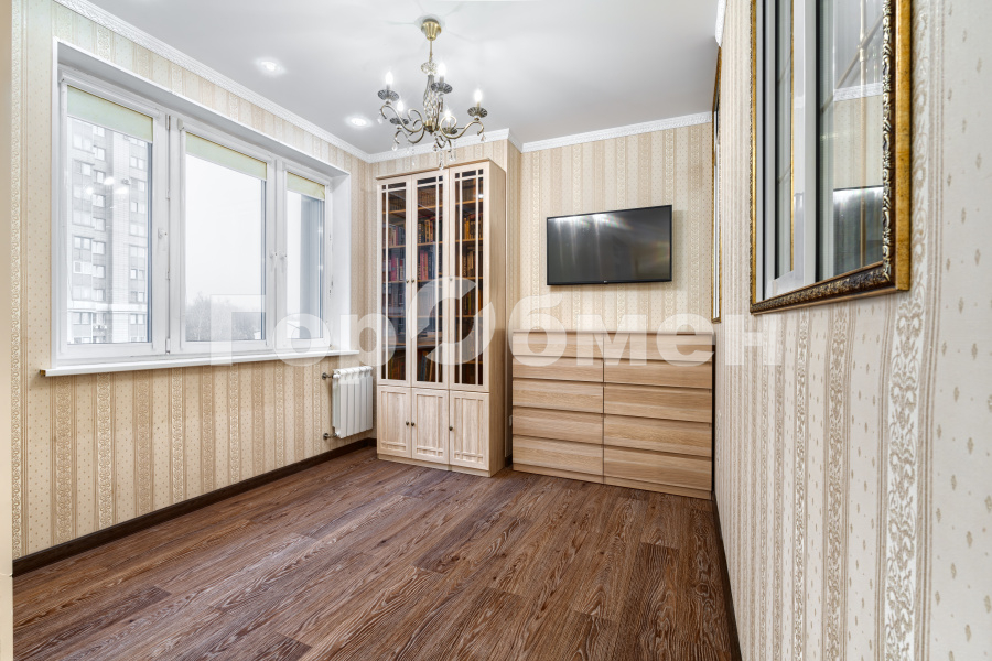 Продажа 2-комнатной квартиры, Москва, Россия,   Михневская улица