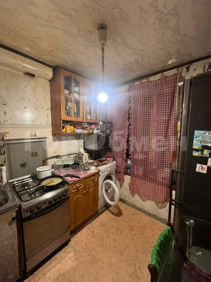 Продажа 3-комнатной квартиры, Москва, Россия,   улица Героев Панфиловцев