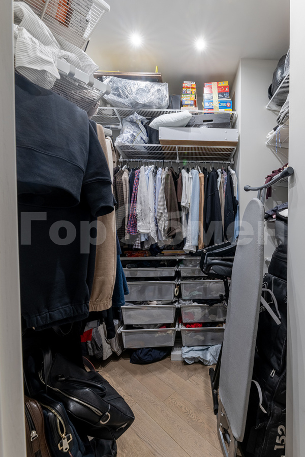 Продажа 3-комнатной квартиры, Москва, Россия,    Минская улица