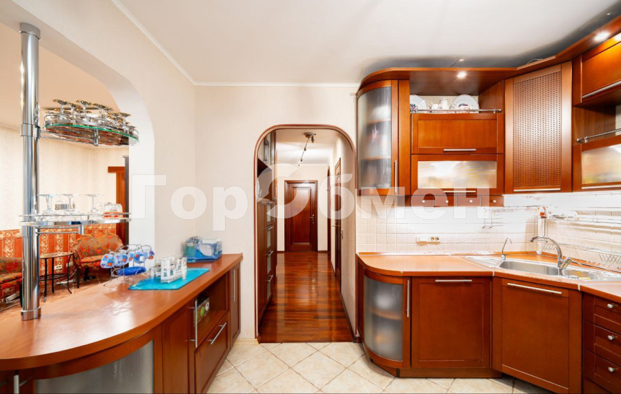 Продажа 4-комнатной квартиры, Королев, Россия,    микрорайон Юбилейный