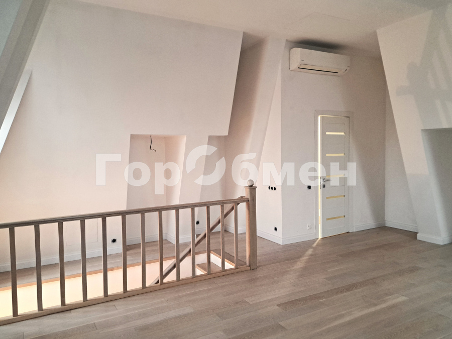 Продажа 4-комнатной квартиры, Москва, Россия,   1-я Мясниковская улица