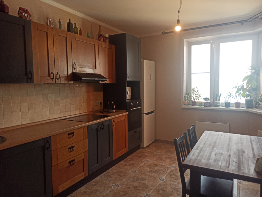 Продажа 3-комнатной квартиры, Москва, Россия,    улица Вертолётчиков