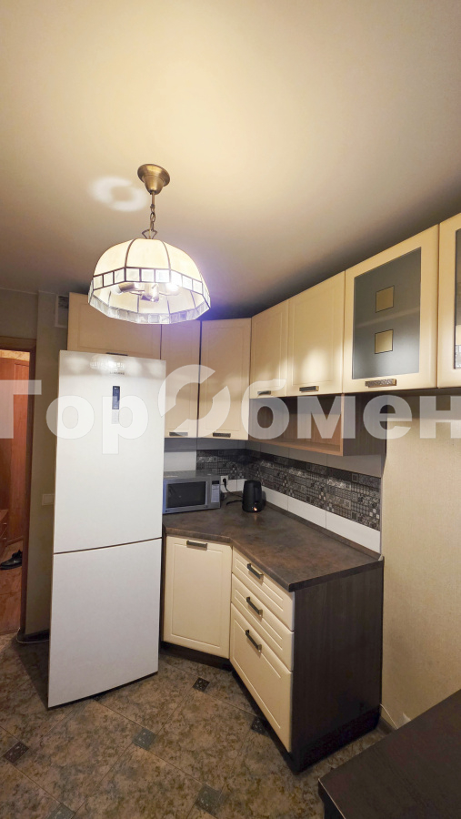 Продажа 3-комнатной квартиры, Москва, Россия,   улица Плющева