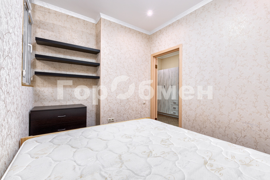 Продажа 2-комнатной квартиры, Москва, Россия,   Михневская улица