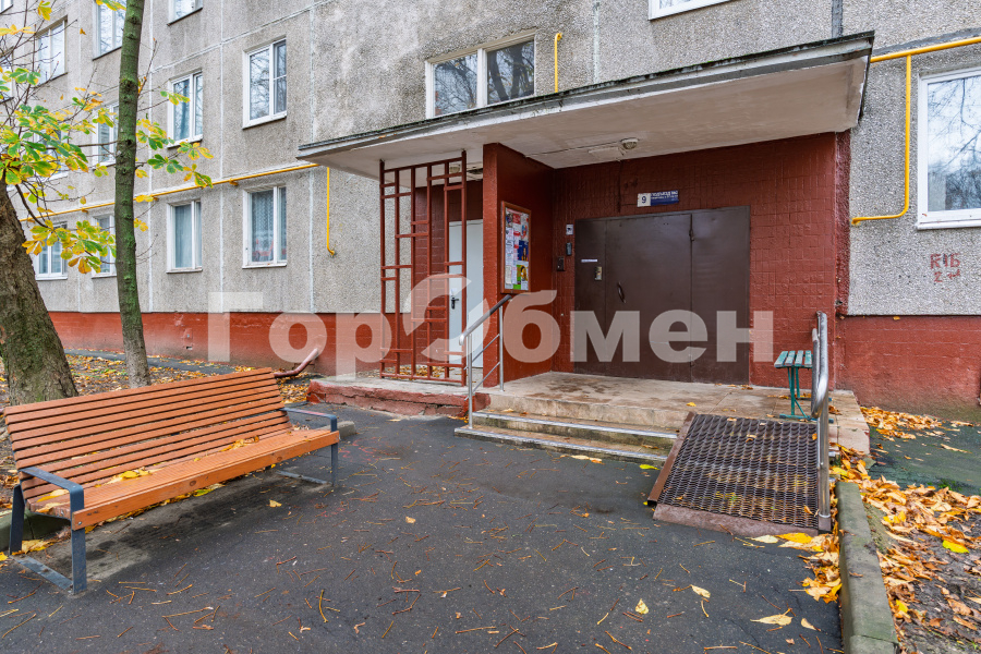 Продажа 3-комнатной квартиры, Москва, Россия,   Винницкая улица