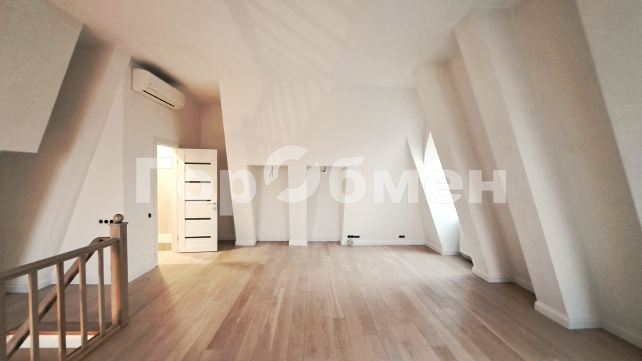 Продажа 4-комнатной квартиры, Москва, Россия,   1-я Мясниковская улица