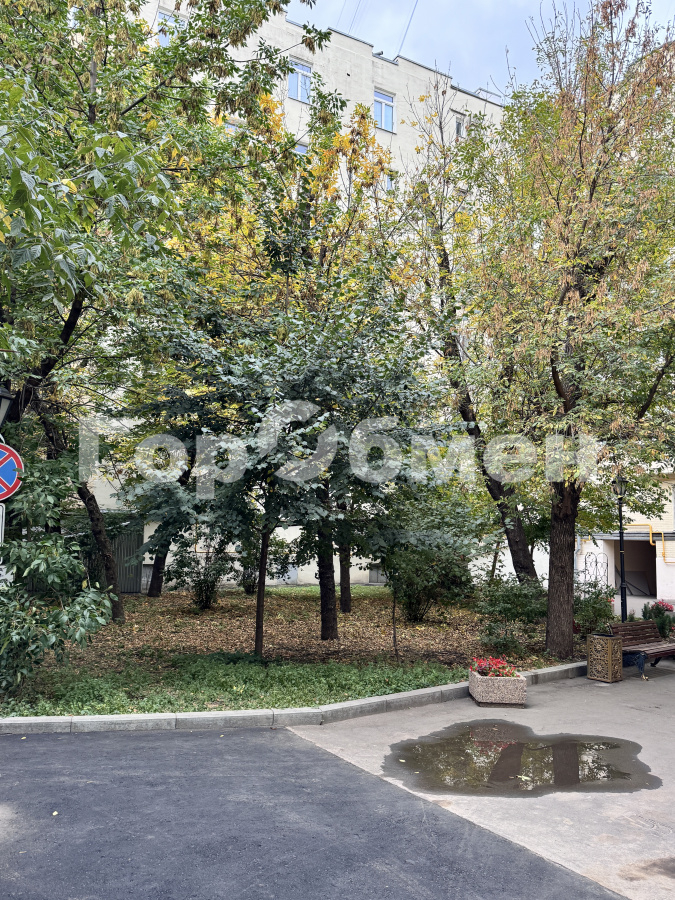 Продажа 3-комнатной квартиры, Москва, Россия,    Карманицкий переулок