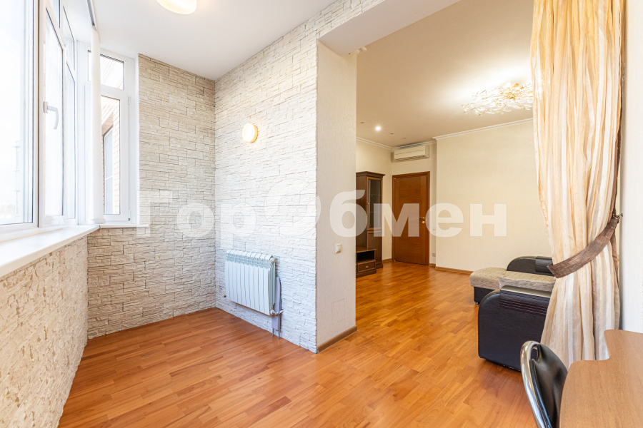 Продажа 2-комнатной квартиры, Москва, Россия,   Юровская улица