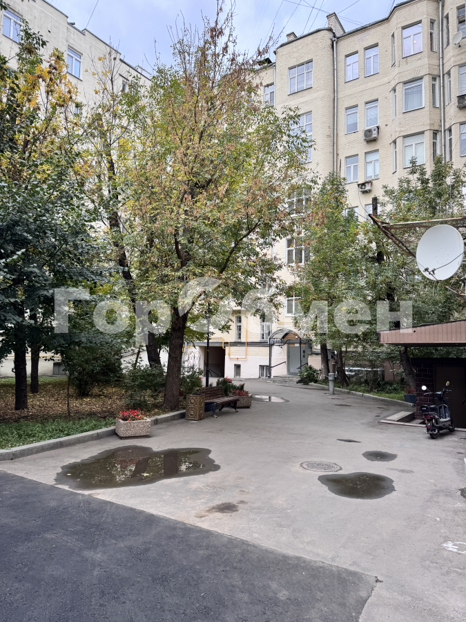 Продажа 3-комнатной квартиры, Москва, Россия,    Карманицкий переулок