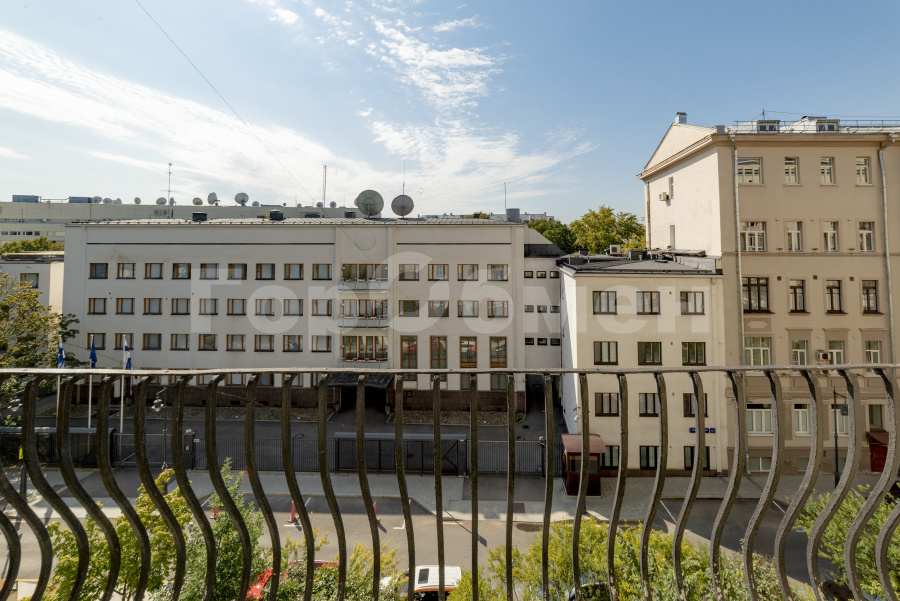 Продажа 4-комнатной квартиры, Москва, Россия,    Кропоткинский переулок