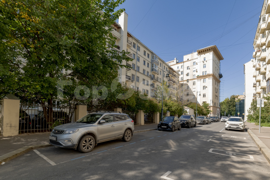 Продажа 4-комнатной квартиры, Москва, Россия,    Кропоткинский переулок