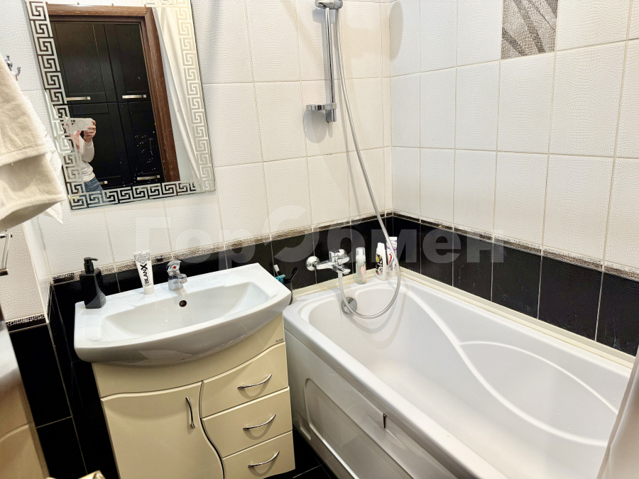 Продажа 2-комнатной квартиры, Москва, Россия,    Кутузовский проспект