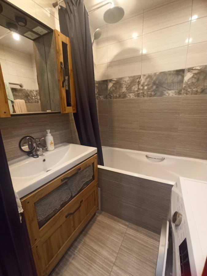 Продажа 3-комнатной квартиры, Москва, Россия,    улица Вертолётчиков