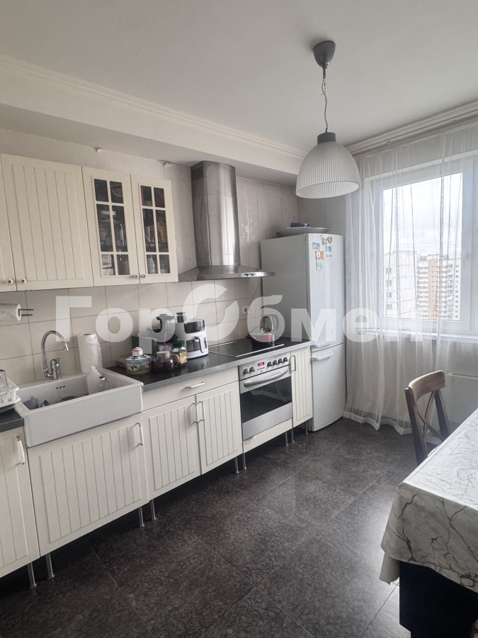 Продажа 2-комнатной квартиры, Москва, Россия,   Лукинская улица