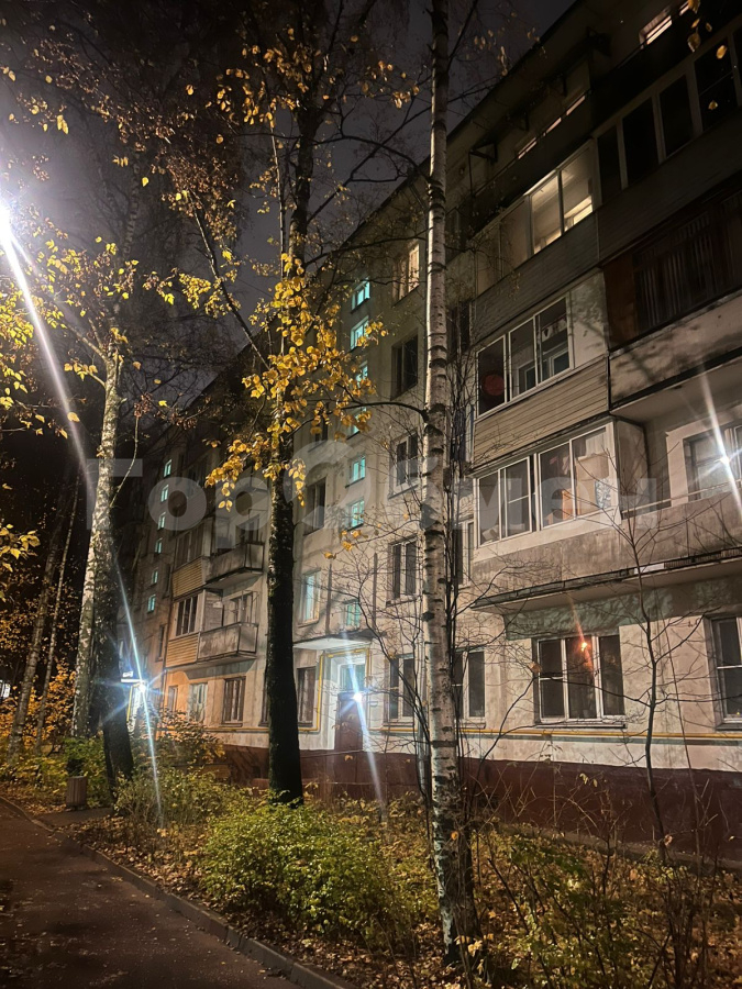 Продажа 3-комнатной квартиры, Москва, Россия,   улица Героев Панфиловцев